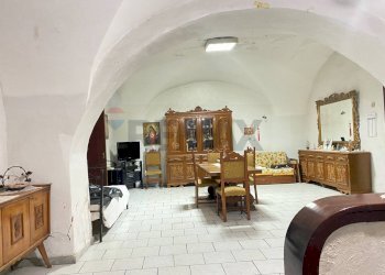 Sala da pranzo - Quadrilocale Via Bianchi
 
38, Catania - foto 6