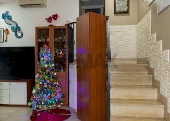 Scale - Quadrilocale Via Del Frantoio
 
19, Catania - foto 2