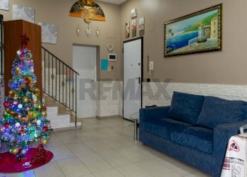 Soggiorno - Quadrilocale Via Del Frantoio
 
19, Catania - foto 3