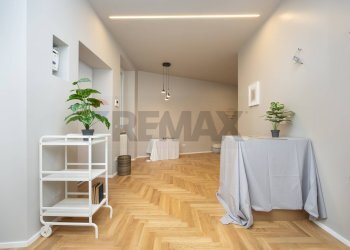 Hall / corridoio - Three-room apartment Via Carlo Farini
 
36, Milano - photo 19
