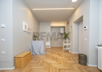 Hall / corridoio - Three-room apartment Via Carlo Farini
 
36, Milano - photo 20