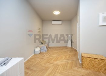 Hall / corridoio - Three-room apartment Via Carlo Farini
 
36, Milano - photo 21