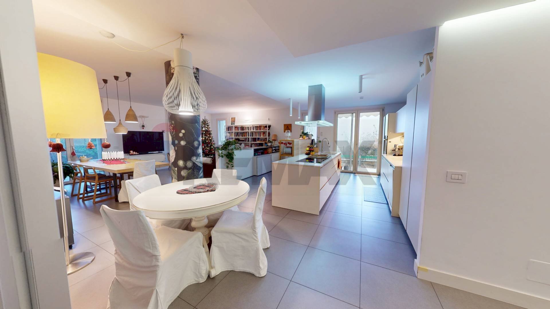 Sala da pranzo - Apartment Via Giuseppe Giusti
 
28, Rodano - photo 1