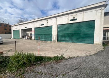 Edificio all\'aperto - Magazzino via cesare lombroso
 
81, Roma - foto 1