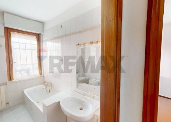 Bagno - Quadrilocale Via Campo Di Marte
 
4/m5, Perugia - foto 9