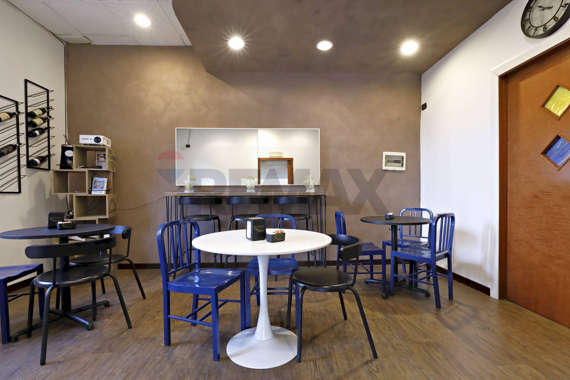 Sala da pranzo - Bar Tavola Calda - Fredda Piazza Carabelli
 
3, Usmate Velate - foto 2