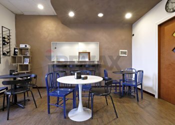 Sala da pranzo - Bar Tavola Calda - Fredda Piazza Carabelli
 
3, Usmate Velate - foto 2