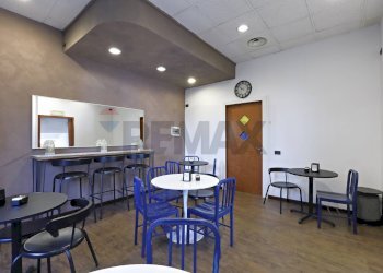 Sala da pranzo - Bar Tavola Calda - Fredda Piazza Carabelli
 
3, Usmate Velate - foto 4