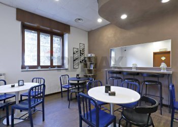 Sala da pranzo - Bar Tavola Calda - Fredda Piazza Carabelli
 
3, Usmate Velate - foto 7