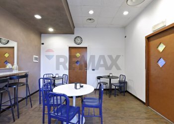 Sala da pranzo - Bar Tavola Calda - Fredda Piazza Carabelli
 
3, Usmate Velate - foto 10