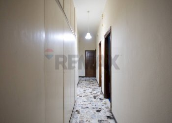 Hall / corridoio - Appartamento Viale Vittorio Veneto
 
151, Catania - foto 20