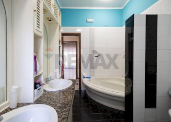 Bagno - Appartamento Viale Vittorio Veneto
 
151, Catania - foto 35