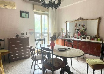 Sala da pranzo - Quadrilocale VIA RACCUGLIA
 
15, Catania - foto 7