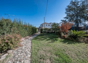 Giardino - Casa semi indipendente Via Statale
 
103, Terre del Reno - foto 2