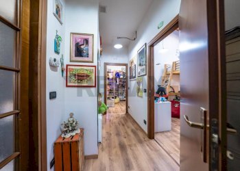 Hall / corridoio - Casa semi indipendente Via Statale
 
103, Terre del Reno - foto 18