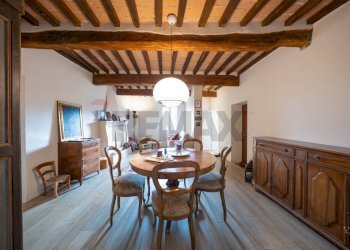 Sala da pranzo - Appartamento Via Roma
 
53, Borgo Tossignano - foto 26