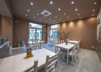 Sala da pranzo - Attività Commerciale Via Martiri della Libertà
 
1, Portomaggiore - foto 14