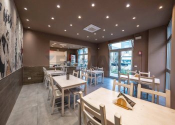 Sala da pranzo - Attività Commerciale Via Martiri della Libertà
 
1, Portomaggiore - foto 15