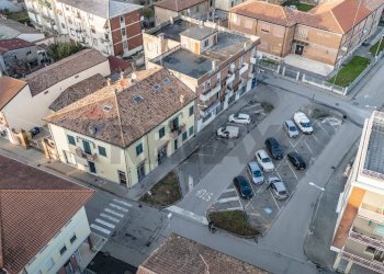 Edificio all\'aperto - Attività Commerciale Via Martiri della Libertà
 
1, Portomaggiore - foto 17