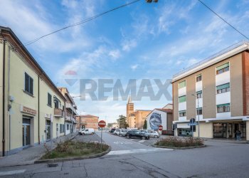 Edificio all\'aperto - Attività Commerciale Via Martiri della Libertà
 
1, Portomaggiore - foto 18