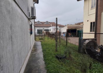 Giardino - Independent house Via Argine Po
 
15, Riva del Po - photo 29