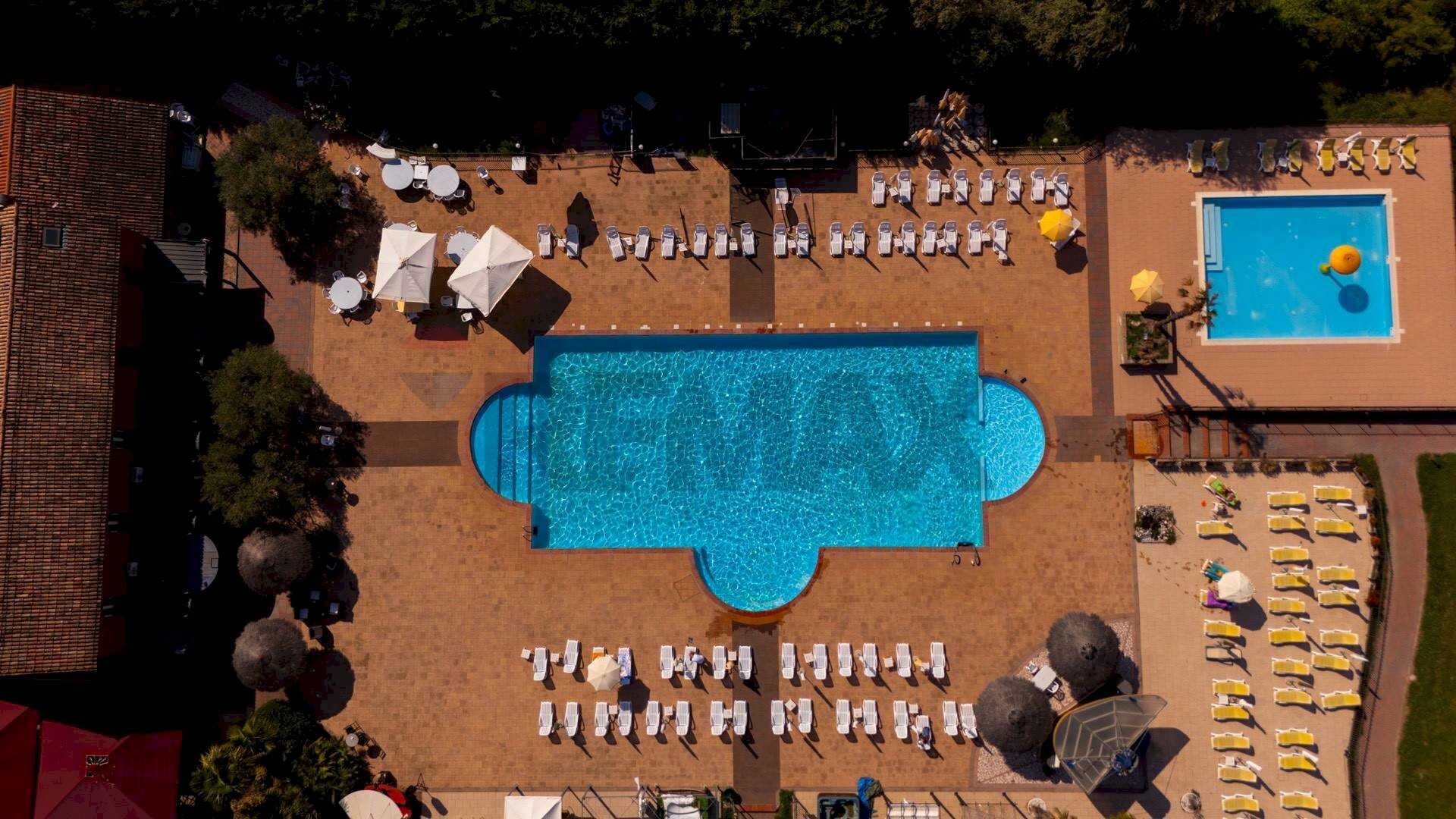 Piscina - Locale Commerciale Polesella - foto 2