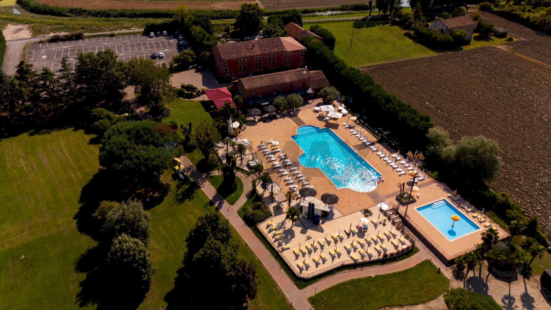 Piscina - Locale Commerciale Polesella - foto 3