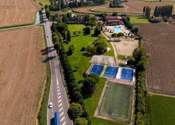 Piscina - Locale Commerciale Polesella - foto 4