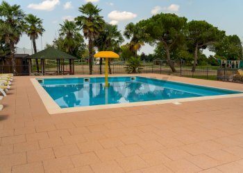 Piscina - Locale Commerciale Polesella - foto 14