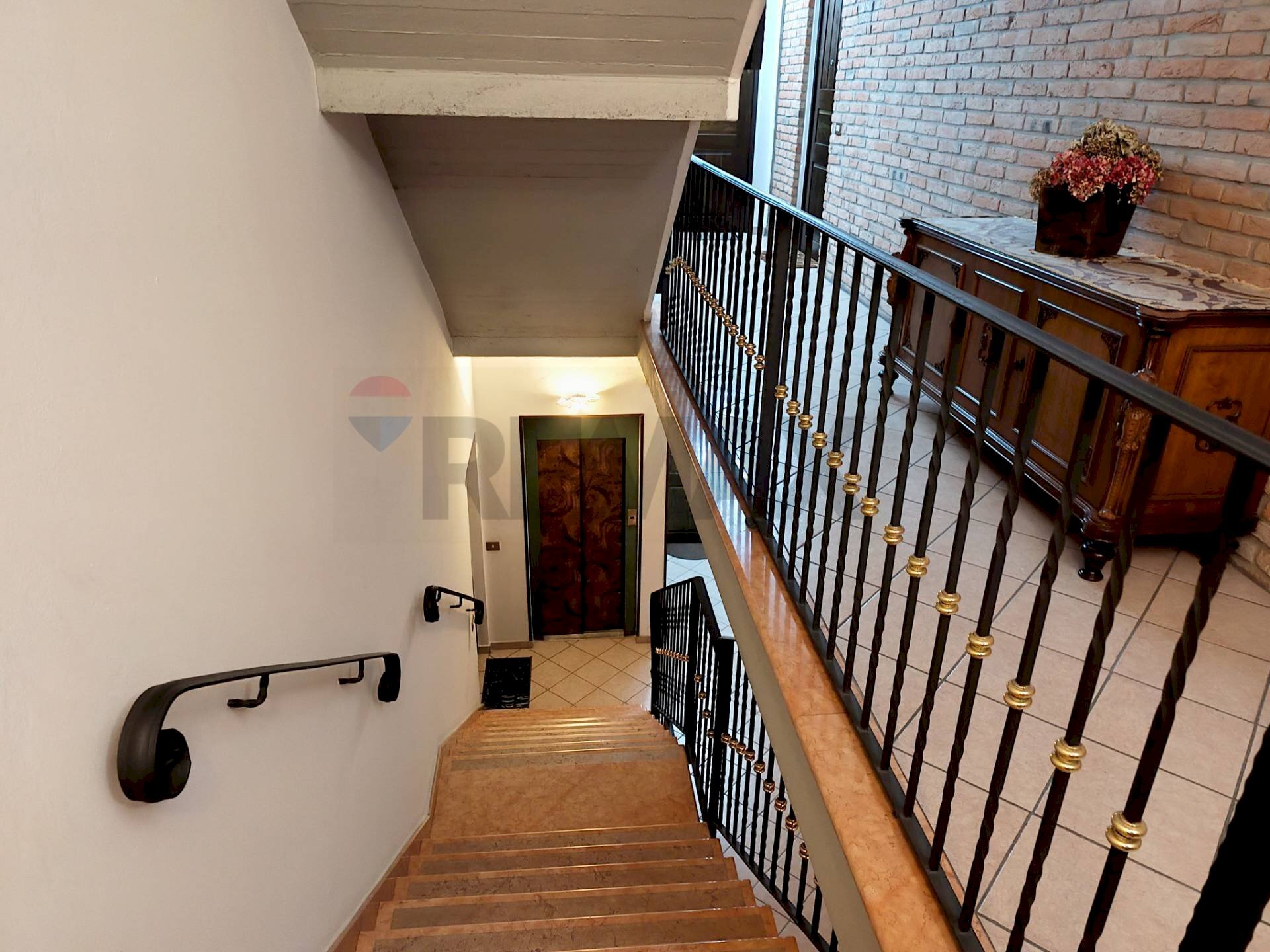 Scale - Bilocale Ferrara - foto 3