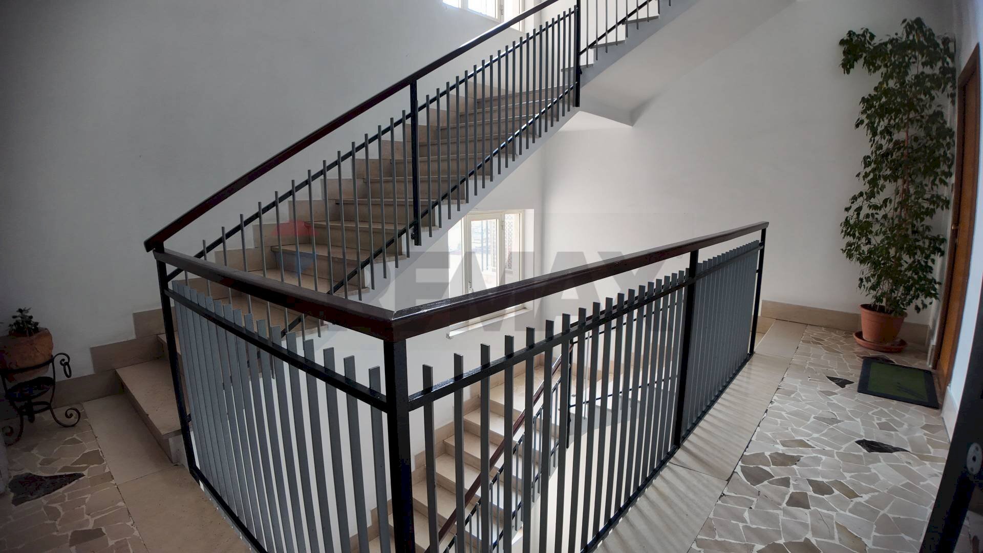 Scale - Quadrilocale VIA CIRCUMVALLAZIONE
71, Torre del Greco - foto 3