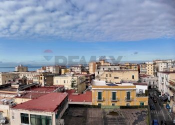 Edificio all\'aperto - Quadrilocale VIA CIRCUMVALLAZIONE
 
71, Torre del Greco - foto 5