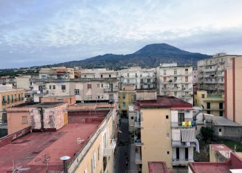 Edificio all\'aperto - Quadrilocale VIA CIRCUMVALLAZIONE
 
71, Torre del Greco - foto 10