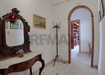 Hall / corridoio - Quadrilocale VIA CIRCUMVALLAZIONE
 
71, Torre del Greco - foto 11