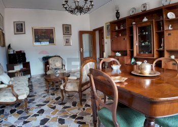 Sala da pranzo - Quadrilocale VIA CIRCUMVALLAZIONE
 
71, Torre del Greco - foto 12