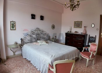 Camera / camera da letto - Quadrilocale VIA CIRCUMVALLAZIONE
 
71, Torre del Greco - foto 18