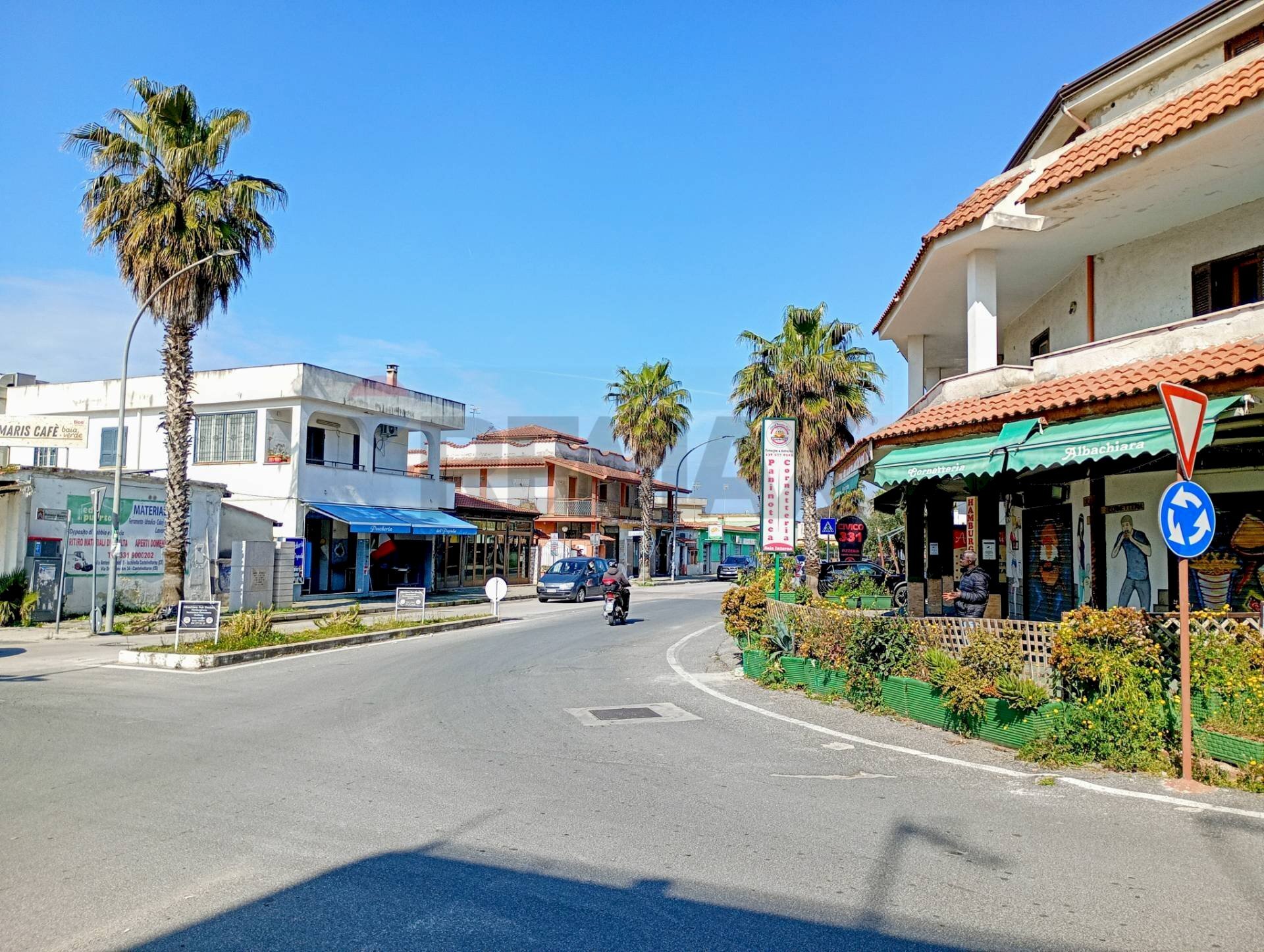 Edificio all\'aperto - Semi-detached house Via G.Vasari, Castel Volturno - photo 1