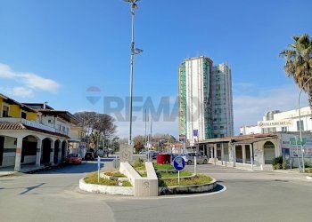 Edificio all\'aperto - Casa semi indipendente Via G.Vasari, Castel Volturno - foto 2