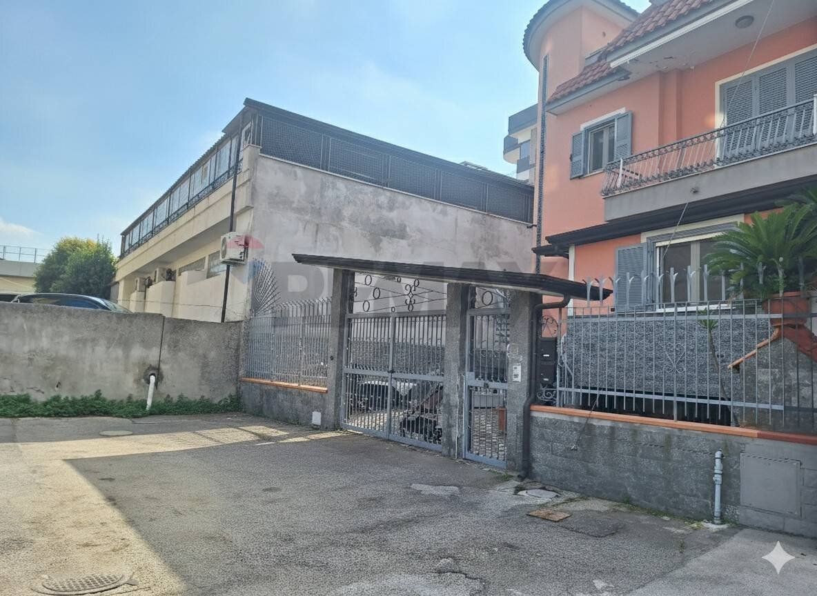 Edificio all\'aperto - Casa semi indipendente IV traversa ferdinando russo
 
24, Casoria - foto 2