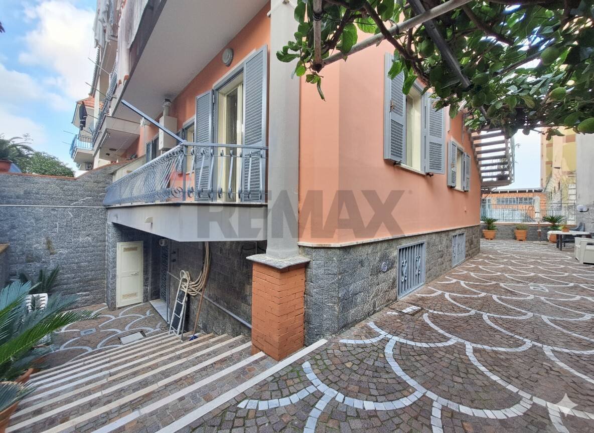 Casa all\'aperto - Casa semi indipendente IV traversa ferdinando russo
 
24, Casoria - foto 1