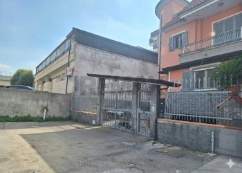 Edificio all\'aperto - Casa semi indipendente IV traversa ferdinando russo
 
24, Casoria - foto 2