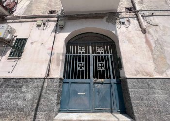 Edificio all\'aperto - Locale Commerciale Via Cardinale Filomarino
 
11, Napoli - foto 2