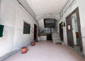 Ricezione / Lobby - Locale Commerciale Via Cardinale Filomarino
 
11, Napoli - foto 12