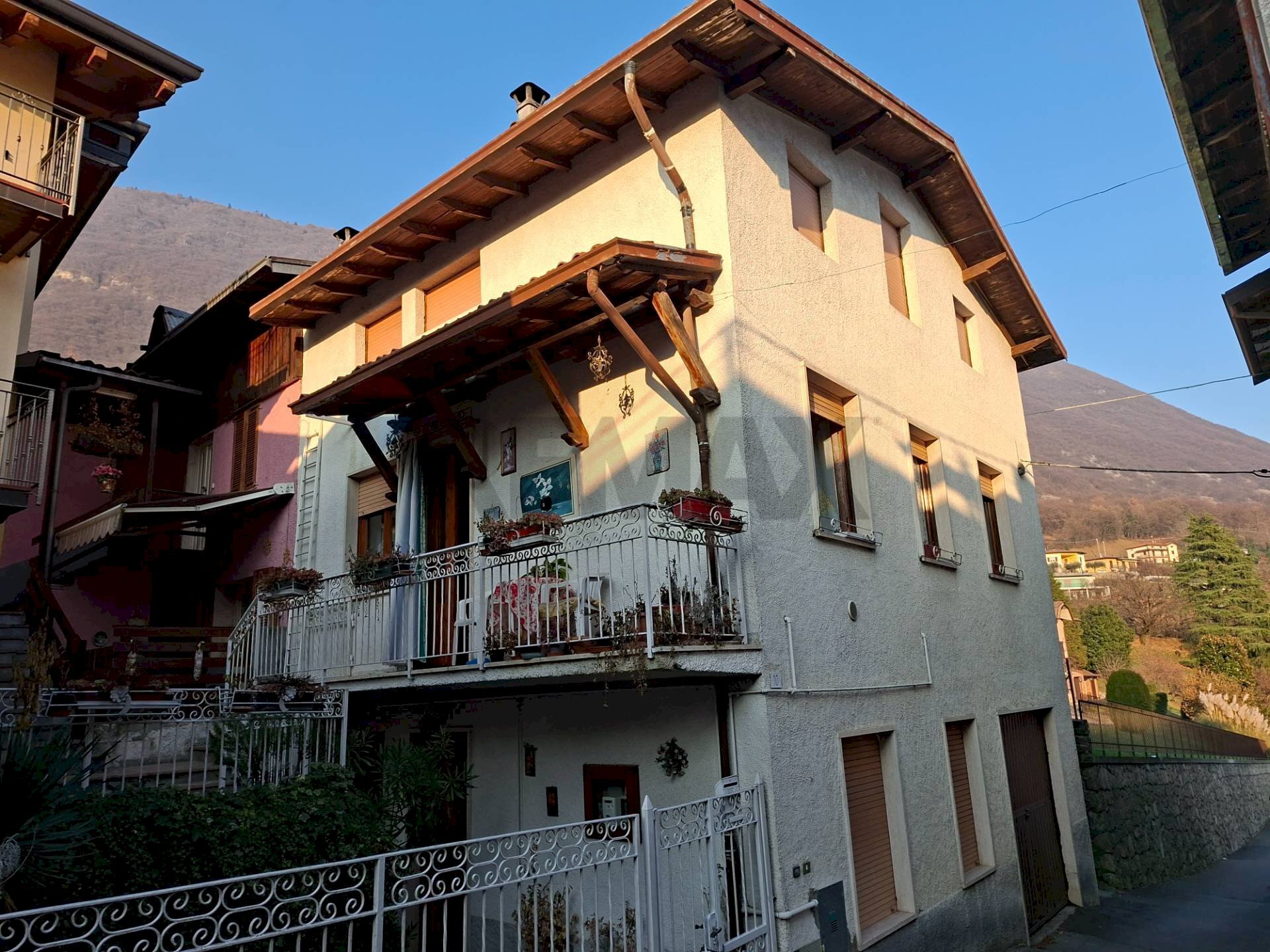 Edificio all\'aperto - Casa indipendente Endine Gaiano - foto 2