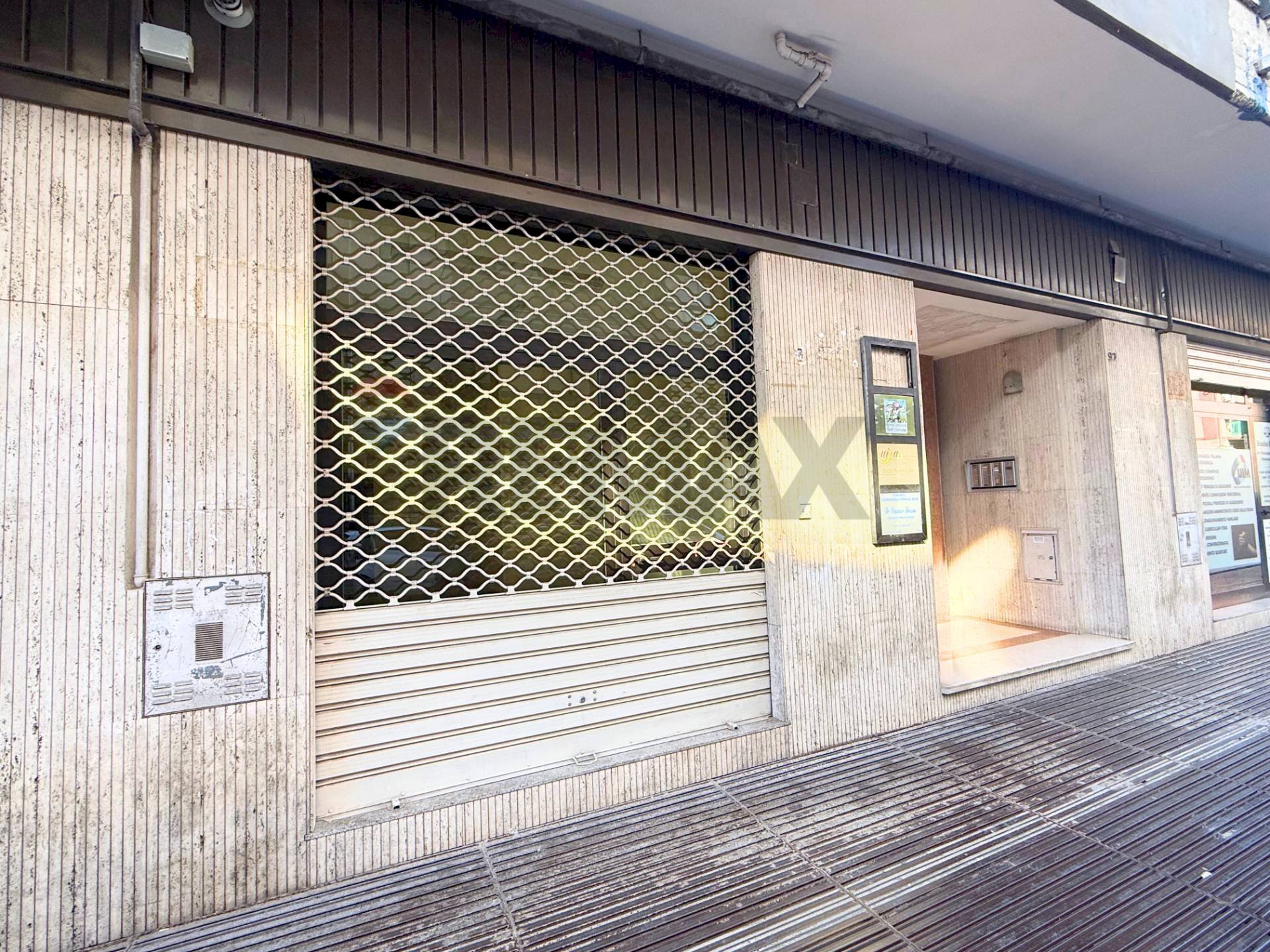 Edificio all\'aperto - Locale Commerciale Via Piave
 
93, Foggia - foto 1