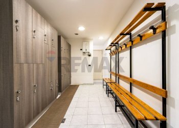 Hall / corridoio - Locale Commerciale via Togliatti
 
27, Saronno - foto 26