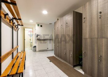 Hall / corridoio - Locale Commerciale via Togliatti
 
27, Saronno - foto 27