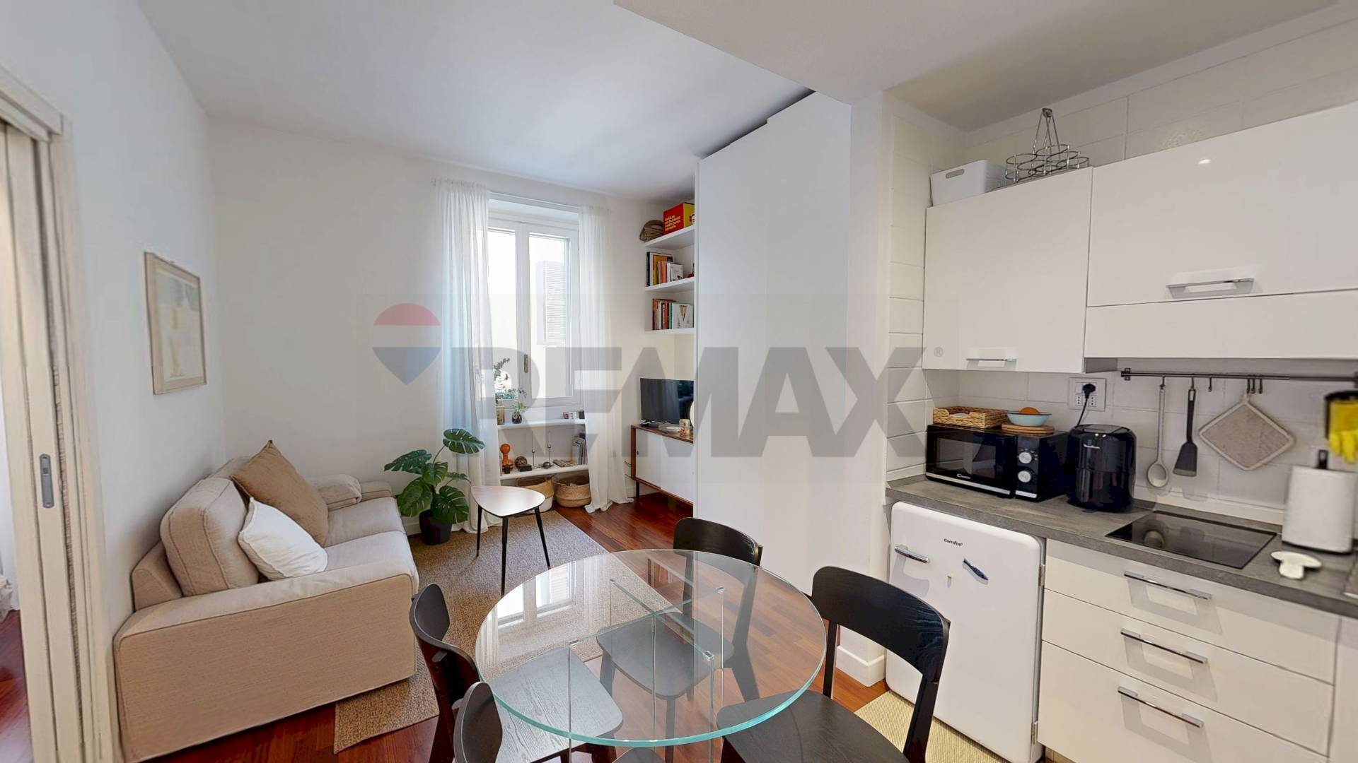 Sala da pranzo - Bilocale viale Vittorio Veneto
 
32, Milano - foto 2