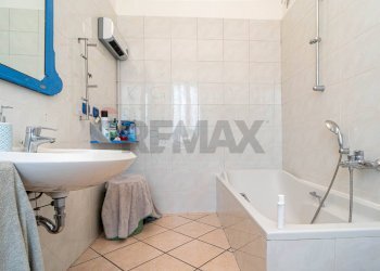 Bagno - Casa indipendente STRADA GHIAIE SUPERIORI
 
51, Noceto - foto 15