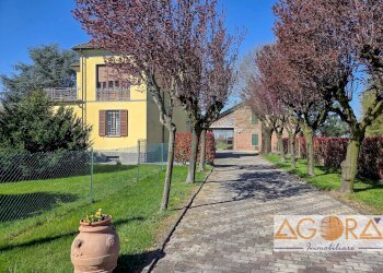 Foto 2 - Casa indipendente Strada Statale per Genova, Tortona - foto 2